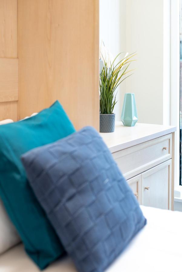 Capital Sloane Street Studio With Balcony Londen Buitenkant foto