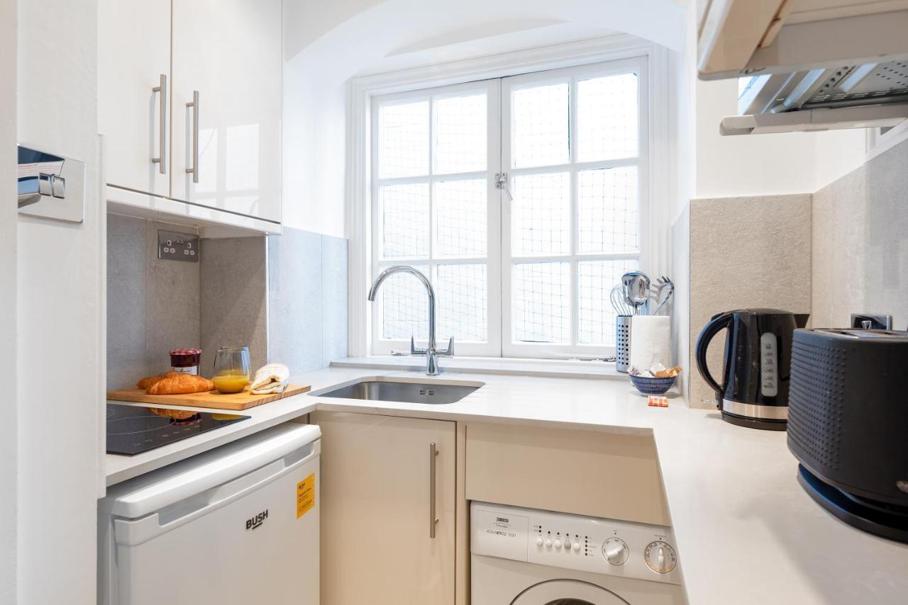 Capital Sloane Street Studio With Balcony Londen Buitenkant foto